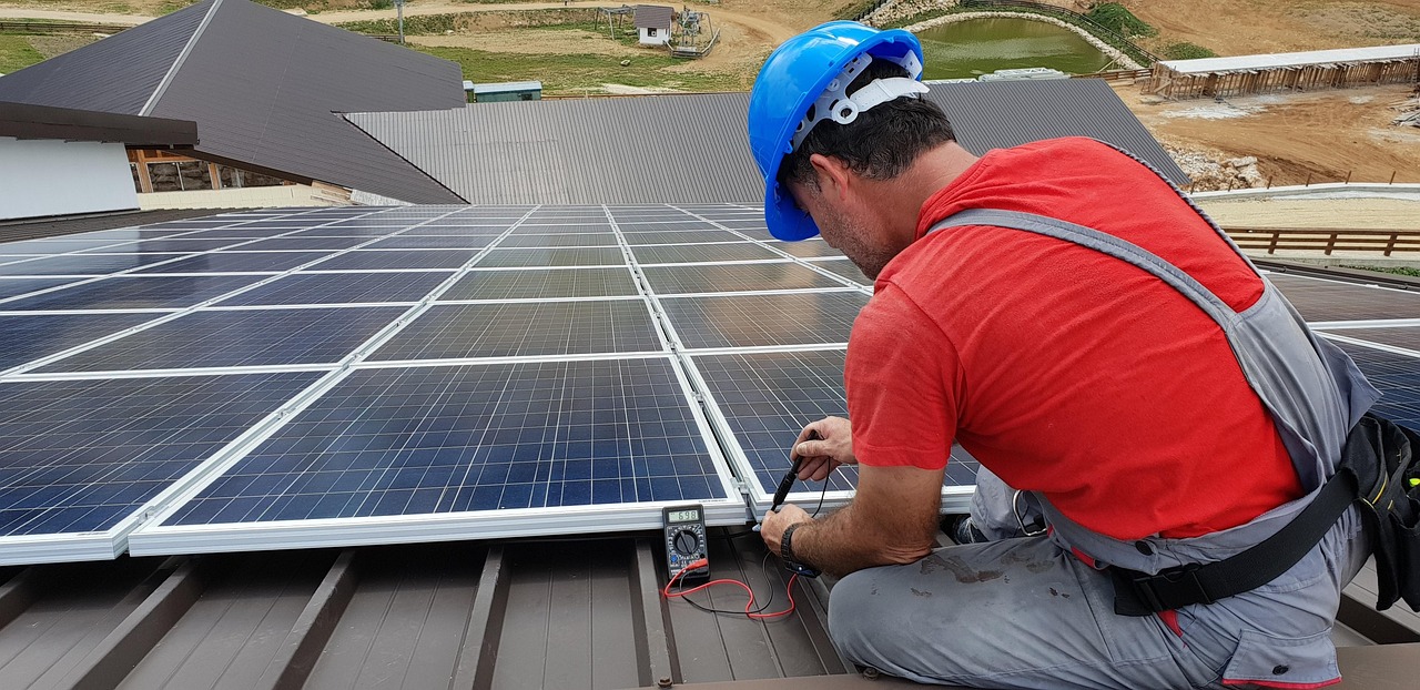 Termografia con drones para inspeccion tecnica de placas fotovoltaicas, lineas electricas y subestaciones